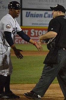Glen Barker vs umpire (41836541332) (cropped).jpg
