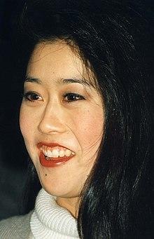 Kristi Yamaguchi 1996.jpg