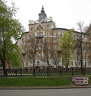 Moscow, Sretensky Boulevard, corner of Frolov Lane.jpg