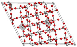 Kristallstruktur Niob(V)-oxid.png