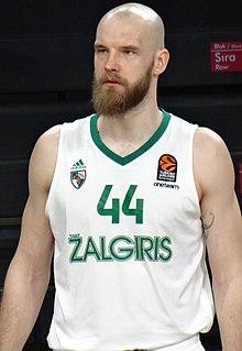 Antanas Kavaliauskas 44 BC Žalgiris EuroLeague 20180223 (3) (cropped).jpg