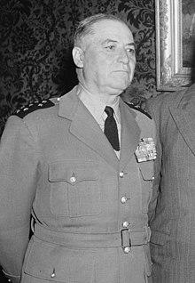 Maarschalk Juin op Ministerie van Oorlog en Hasselman Staf, Bestanddeelnr 905-3733 (cropped).jpg