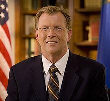 Jon Porter, official photo portrait color.jpg