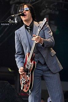 Van Leeuwen performing with Queens of the Stone Age in 2007.