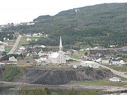 Grande-Vallée, avec son église sur un promontoir rocheux, Qc, Canada - panoramio.jpg