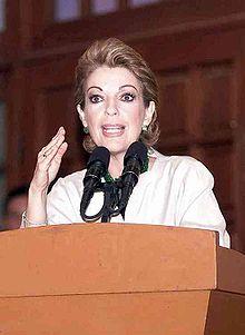 Marta sahagun de fox.jpg