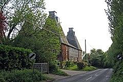 Brogdale Oast, Brogdale Road, Ospringe, Kent - geograph.org.uk - 794647.jpg