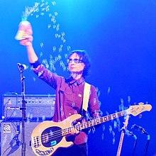 Josephine Wiggs playing live with the Breeders 2018
