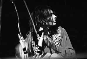 Finn performing with T.Rex in the Musikhalle Hamburg, January 1972