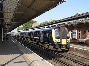 450111 at Basingstoke sunshine whole unit 40163328080.jpg