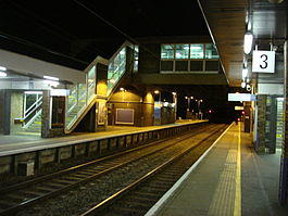 Broxbourne railway station Platforms & bridge.jpg
