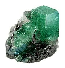 Graphite-Grossular-Strontiumapatite-d06-195a.jpg