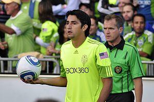 Leonardo Gonzalez Sounders throw in.jpg