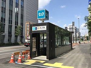 Tokyo-Metro-Toranomon-station-exit2a.jpg