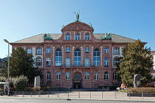 Frankfurt Am Main-Senckenberg Naturmuseum von Osten-20120325.jpg