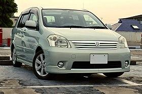 Toyota Raum UA-NCZ20-AHPXK(S), front perspective view rev2.jpg
