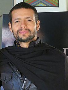 Draco on the set of the music video for "Más y Más" in 2013