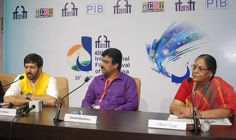 The Director of BAJRANGI BHAIJAAN, Kabir Khan and the Director of PRIYAMANASAM, Vinod Mankara addressing a press conference, at the 46th International Film Festival of India (IFFI-2015), in Panaji, Goa on November 22, 2015.jpg