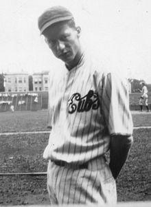 Lon warneke - wrigley field 1933.jpg