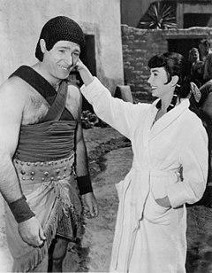 Fortune Gordien and Jean Simmons 1954.jpg