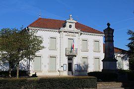 The town hall in Attignat