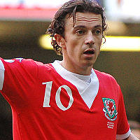 Simon Davies Wales October 2006.jpg