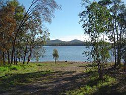 Leslie Harrison Dam from Allambee Crescent.jpg