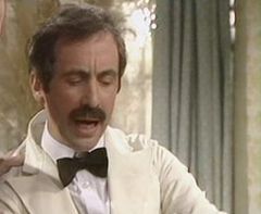 Manuel Waiter.jpg