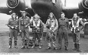 458 Squadron RAAF aircrew Dec 1941 AWM P05660.001.jpg
