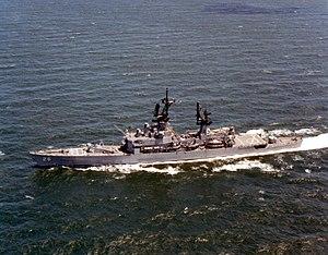 USS Belknap (CG-26) underway in the Atlantic Ocean, in 1981 (6378787).jpg