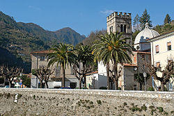 Seravezza 220208 Kirche am- Fluss.jpg