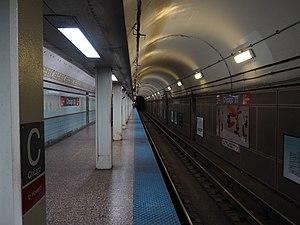 Chicago Red Line station northbound track.jpg