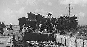 USS LST-29 Kwajalein February 1944.jpg