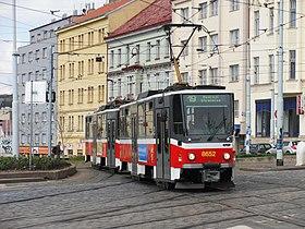 Praha, Libeň, křižovatka Sokolovská-Zenklova, Tatra T6A5 č. 8652+?.jpg