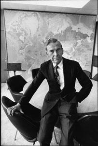 Halfdan Mahler by Erling Mandelmann.jpg