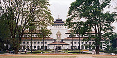 Gedung-Sate-Trees.jpg