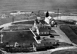 Point Judith Light with attached house USCG.JPG