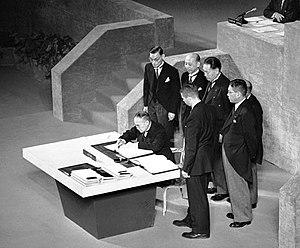 Yoshida signs San Francisco Peace Treaty.jpg