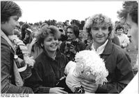 Bundesarchiv Bild 183-1986-0823-010, SG Dynamo Dresden, Verabschiedung Hans-Jürgen Dörner.jpg