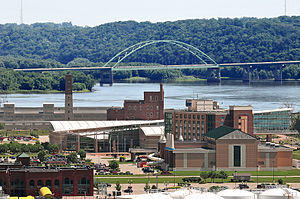 Dubuque Iowa and Wisconsin Bridge.jpg