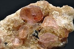 Pezzottaïte, amazonite, zircon 1.jpeg