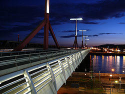 Lágymányosi Bridge at night.jpg