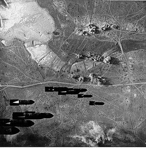 Bombardowanie przez lotnictwo niemieckie miasta Kercz (2-832).jpg