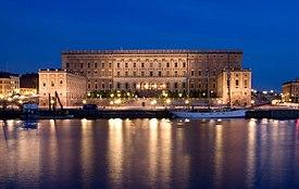 Stockholm Palace at night.jpg