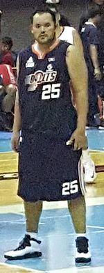 PBA - Meralco vs Alaska - Ken Bono - Meralco - 2016-0425 (26581754301).jpg