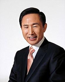 Lee Myungbak official portrait.jpg