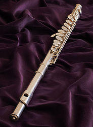 Western concert flute (Yamaha).jpg