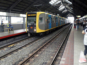 LRT-1 Blumentritt 2011.jpg
