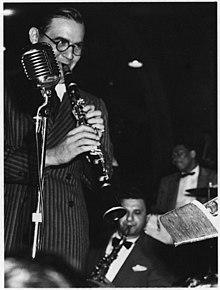 Musso (middle) performs with Benny Goodman (left) and Sid Catlett (right) in the 1940s.