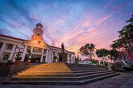 Hwa Chong Institution Clock Tower and Tan Kah Kee Statue.jpg